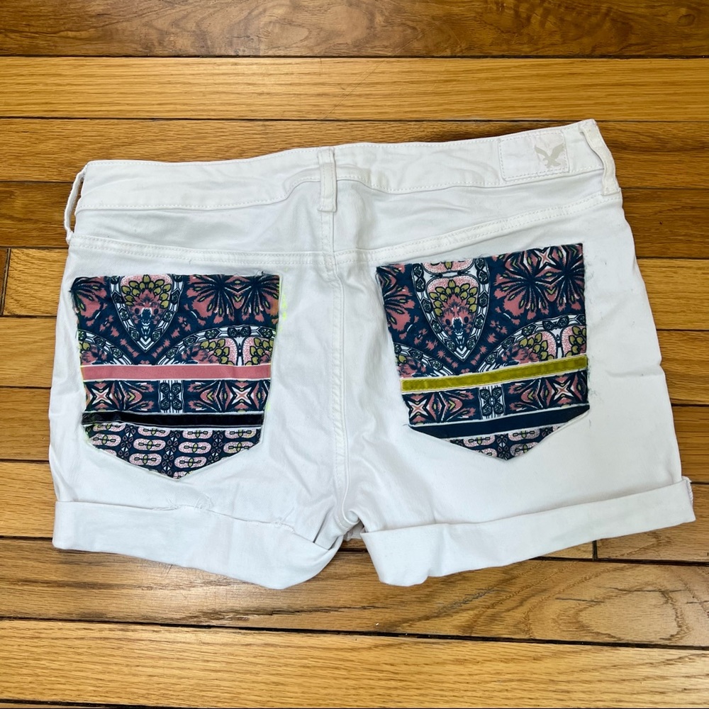 One of a kind American Eagle white super stretch cutoff jean shorts - Picture 4 of 9